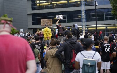 Abdos au bureau : Exercices sur chaise efficaces