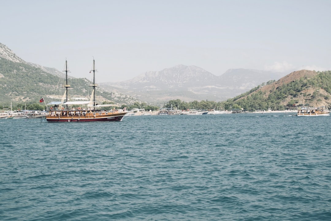 d-voilez-les-secrets-des-locaux-votre-guide-ultime-pour-un-voyage-authentique-en-2025-1758587332360