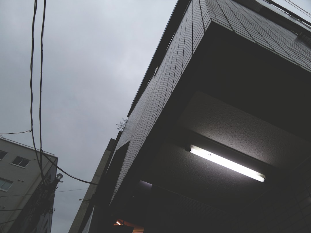 le-guide-ultime-pour-adopter-le-minimalisme-en-2025-simplifiez-votre-vie-enrichissez-votre-esprit-1758274155034