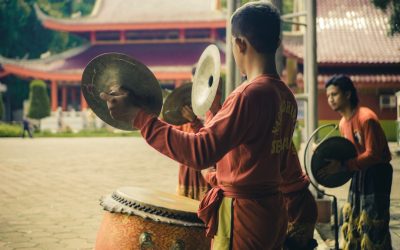 Maîtriser l’Art des Salutations et Manières Culturelles : Votre Guide Essentiel pour 2025