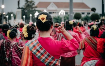 L’Art de Saluer : Maîtriser les Manières Culturelles du Monde Entier en 2025