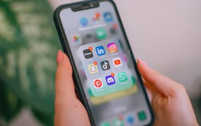 Devenir Influenceur en 2025 : Votre Guide Complet pour Briller sur YouTube, Instagram, TikTok et Facebook