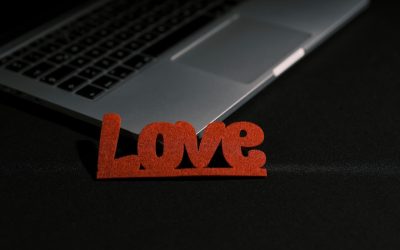 Décryptez l’Amour : Le Guide Ultime de la Compatibilité Astrologique en 2025