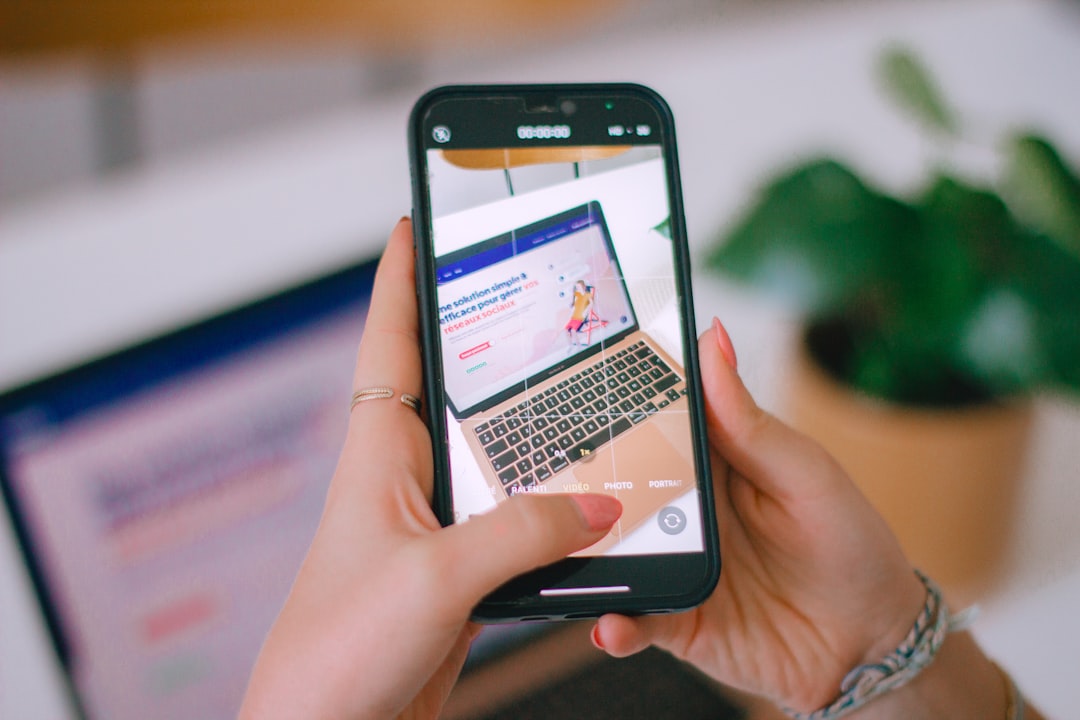 devenir-influenceur-en-2026-votre-guide-complet-pour-briller-sur-youtube-instagram-tiktok-et-facebook-1772011757274