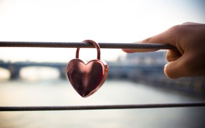 La Compatibilité Amoureuse Astrologique : Tendances et Comprendre Votre Alchimie Cosmique en 2026