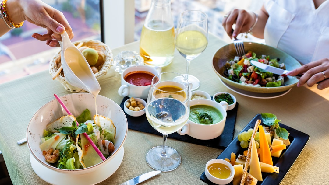 le-monde-votre-table-les-destinations-culinaires-incontournables-et-astuces-de-voyage-gourmand-en-2026-1779085735682