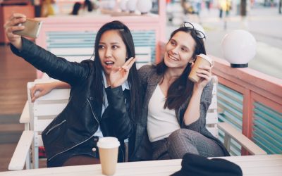 Devenir Influenceur en 2026 : Maîtriser YouTube, Instagram, TikTok et Facebook