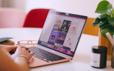 Devenir un Influenceur à Succès en 2026 : Le Guide Complet pour YouTube, Instagram, TikTok et Facebook