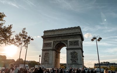Devenir un Influenceur à Succès en 2026 : Maîtriser les Nouvelles Tendances et Réglementations