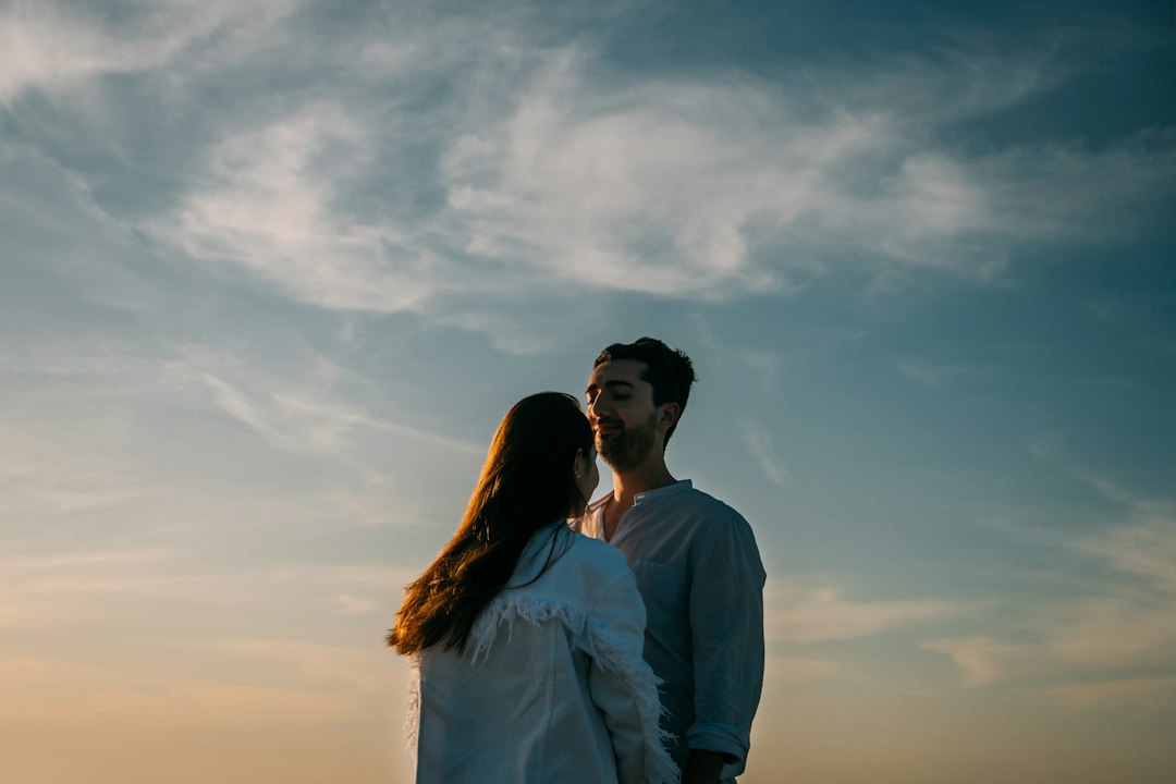 l-astrologie-et-les-relations-amoureuses-naviguer-la-compatibilit-des-signes-l-re-moderne-1792736949152