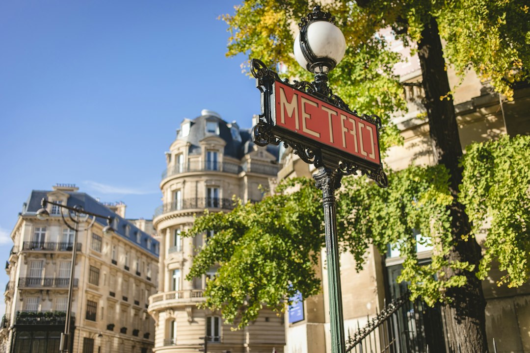 l-intelligence-artificielle-et-l-emploi-en-2026-mythes-r-alit-s-et-opportunit-s-pour-les-professionnels-fran-ais-1793168939456